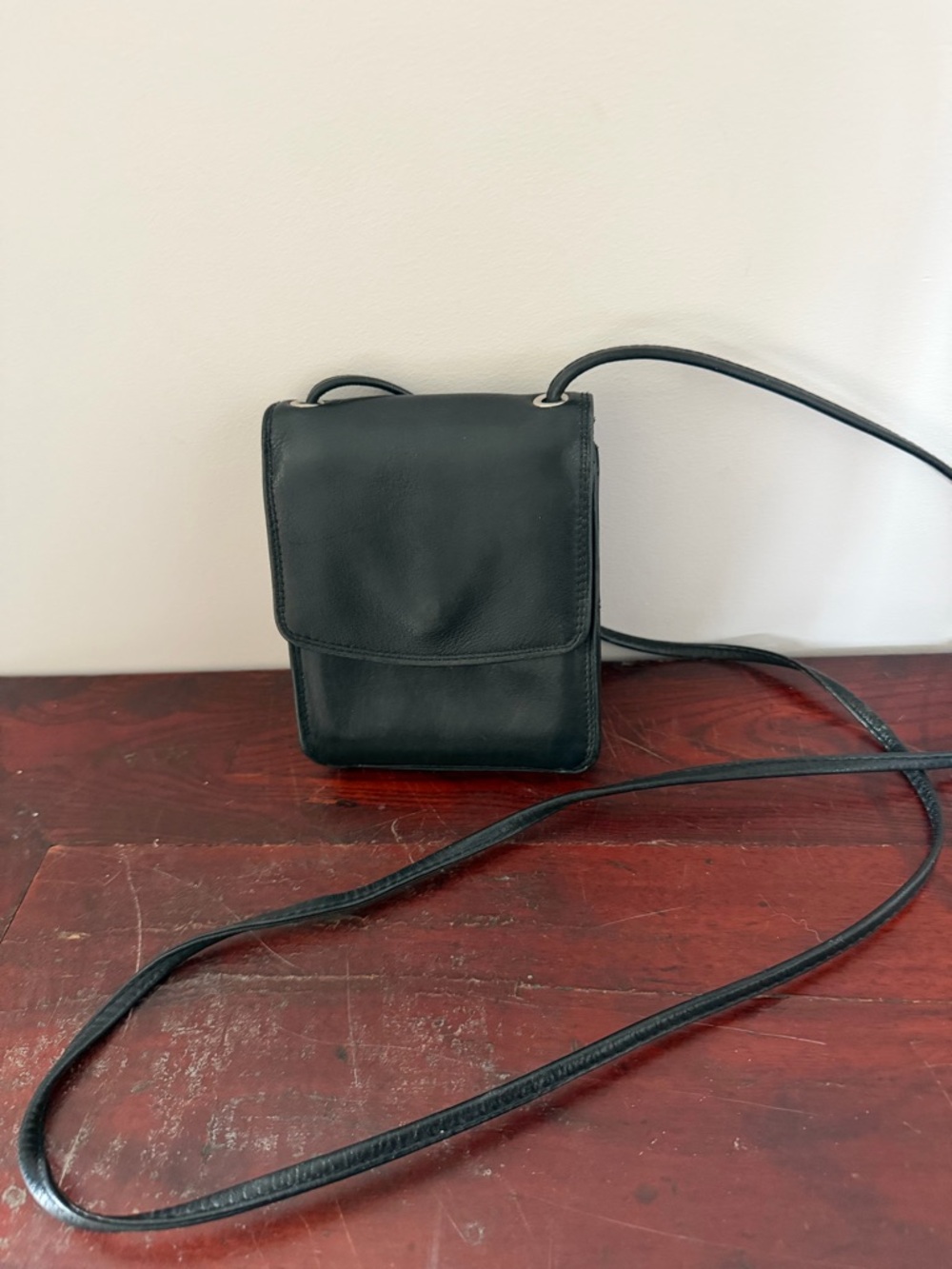 Derek Alexander Vintage Black Leather Crossbody Wallet Purse with Phone Pocket